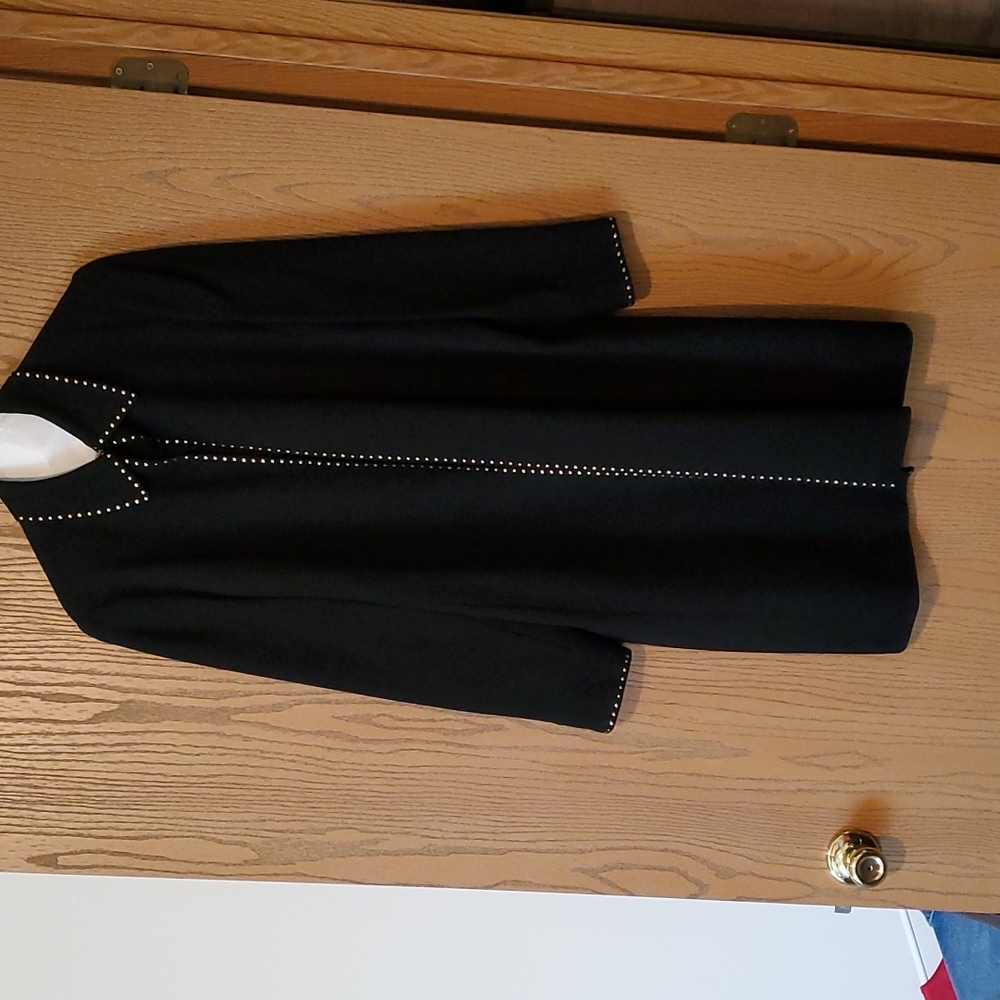 Linda Allard Ellen Tracy lined 100% wool jacket. Lined with gold toned jewels.